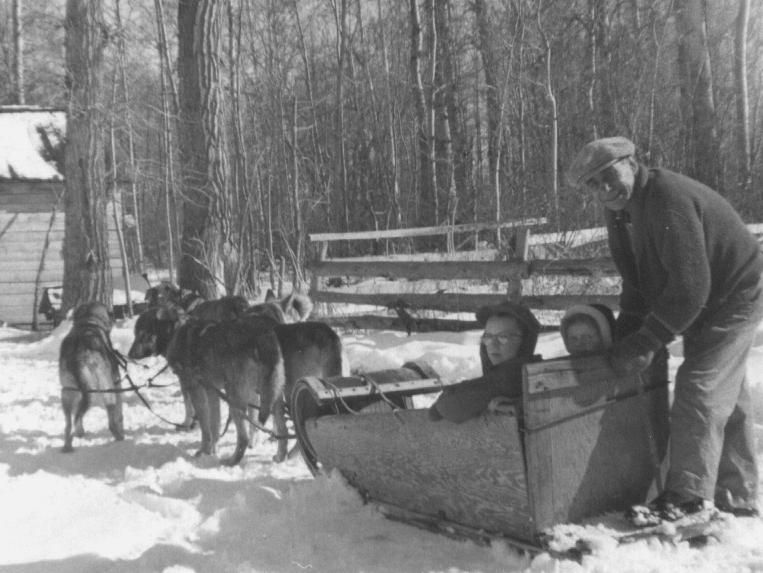 oldie 1957 doug elaine wes reed dog team animal iosegan scn03873.jpg