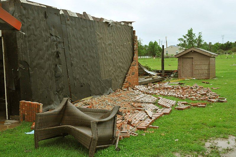 800px-FEMA_-44312-_Tornado_Damage_in_Oklahoma[1].jpg